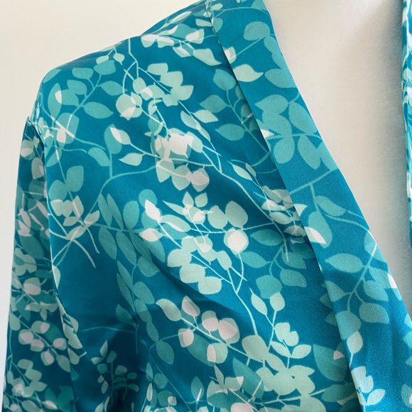 BRAND NEW SILK ROBE - Picture 4 of 7